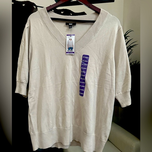 Nwt puff sleeve DKNY sweater. - Picture 1 of 5